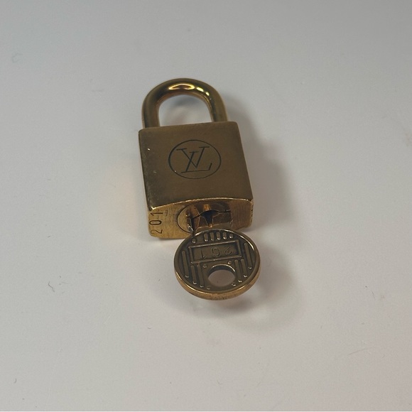 Louis Vuitton Vintage Lock and Key #201 - Picture 6 of 10